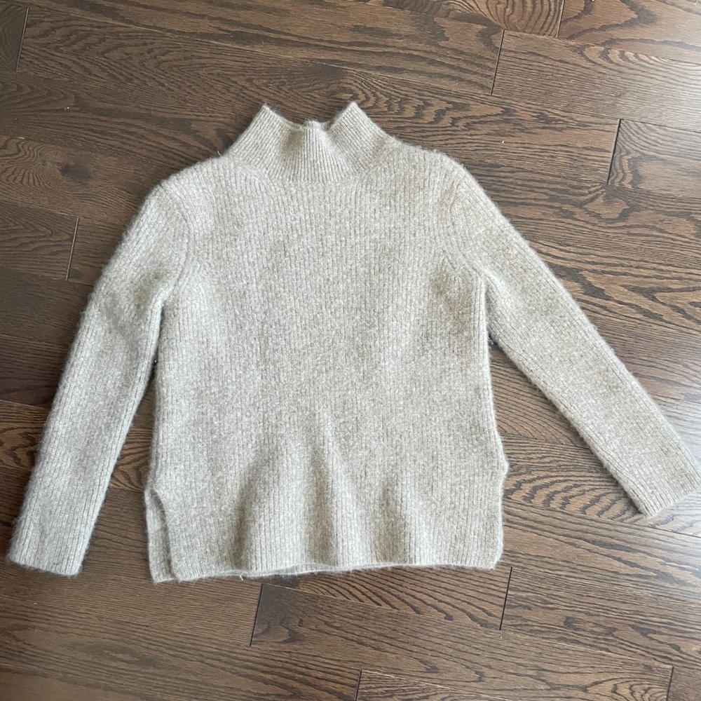 Banana Republic | 100% Cashmere Turtle Neck Sweater